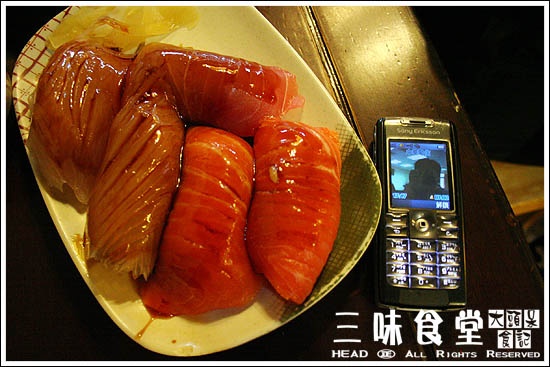 壽司比對圖2號，手機長寬分別是：長 10公分 、寬 4公分